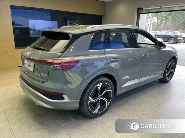 Audi Q4 e-tron 2024 Серебристо-серый из Китая, фото 6
