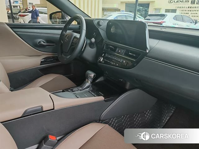Lexus ES 2022 Серебристо-серый из Китая, фото 6
