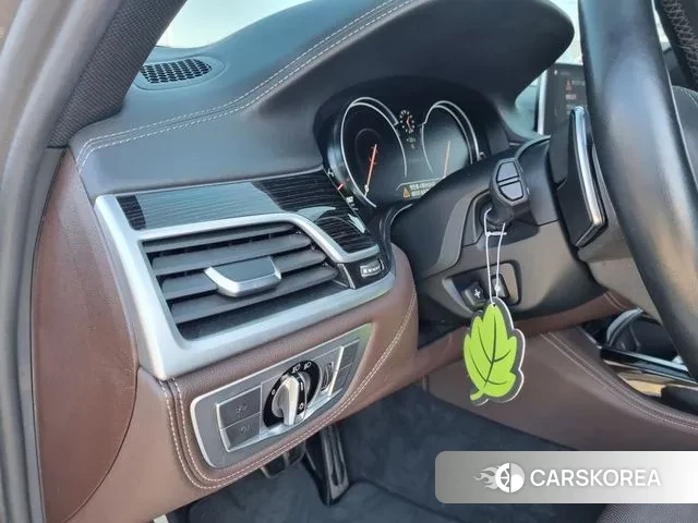 BMW 7 Series (G11) 2018 Серебристо-серый из Кореи, фото 6