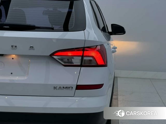 Skoda Komick 2023 Белый из Китая, фото 6