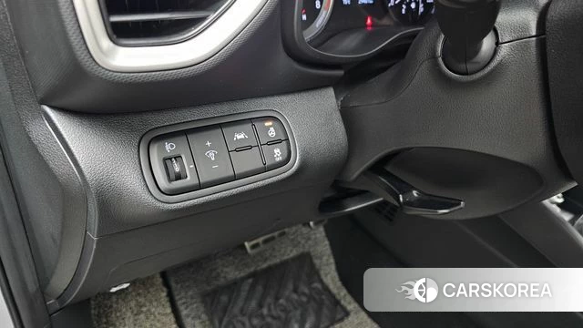 Hyundai Venue 2022 Серебристо-серый из Кореи, фото 6