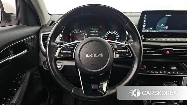 Kia Seltos 2022 Белый из Кореи, фото 6
