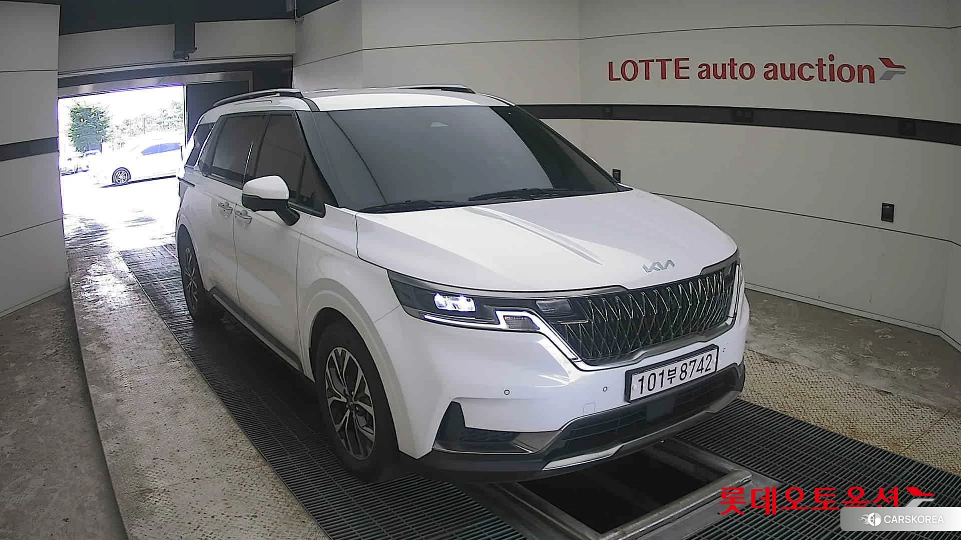 Kia Carnival 2023 Белый из Кореи, фото 6