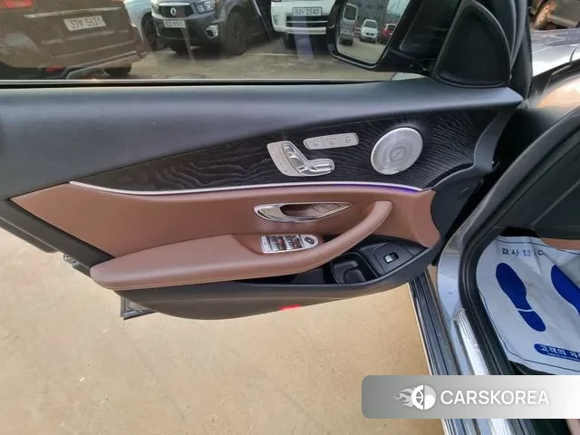 Mercedes-Benz E-Class W213 2018 Серый из Кореи, фото 6