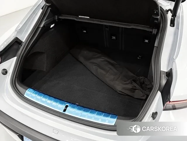 Porsche Taycan 2024 Светло-серебряный цвет из Кореи, фото 6