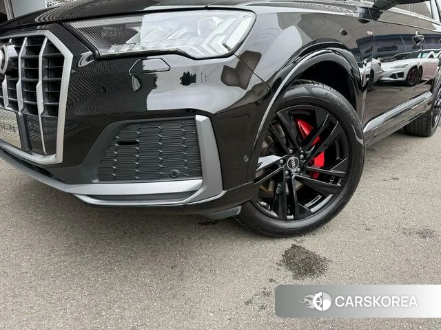 Audi Q7 2023 Черный из Китая, фото 6