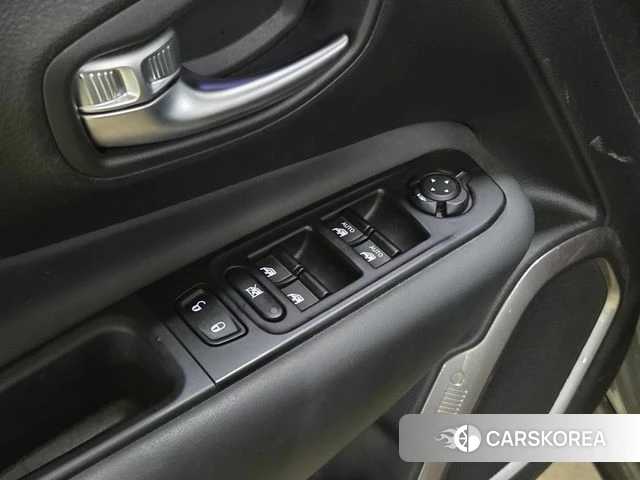 Jeep Renegade 2021 Серебристо-серый из Кореи, фото 6