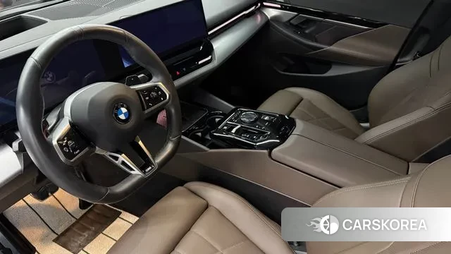 BMW 5 Series (G60) 2024 Черный из Кореи, фото 6