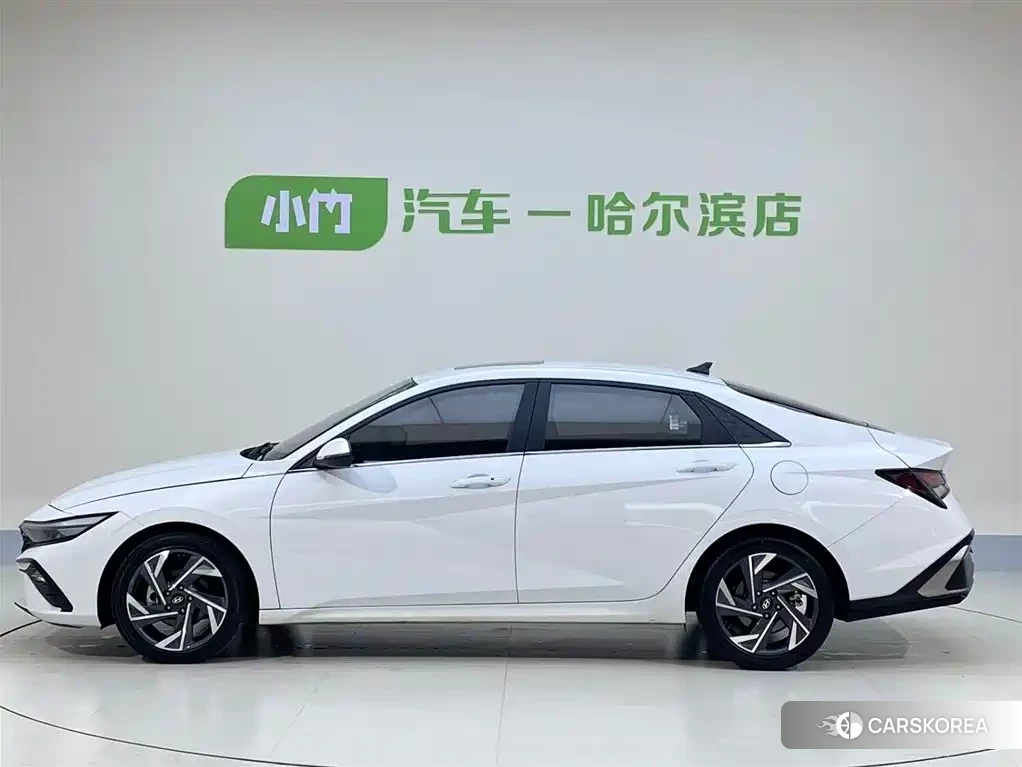 Hyundai Elantra 2023 Белый из Китая, фото 6