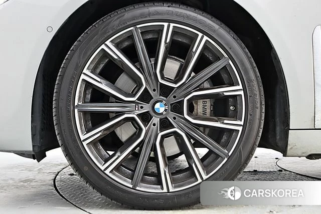 BMW 7 Series (G11) 2019 Серебристо-серый из Кореи, фото 6