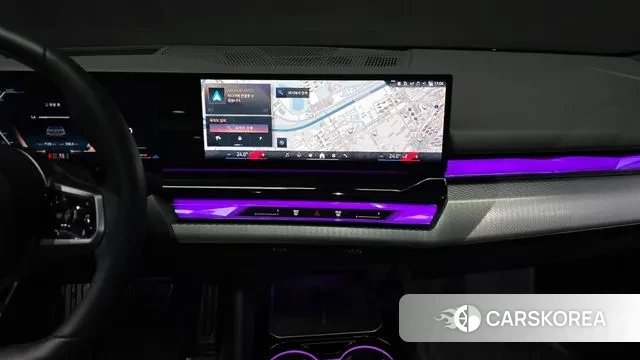 BMW 5 Series (G60) 2024 Светло-серебряный цвет из Кореи, фото 6