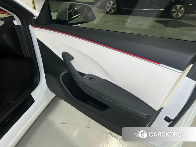 Tesla Model 3 2024 Белый из Кореи, фото 6