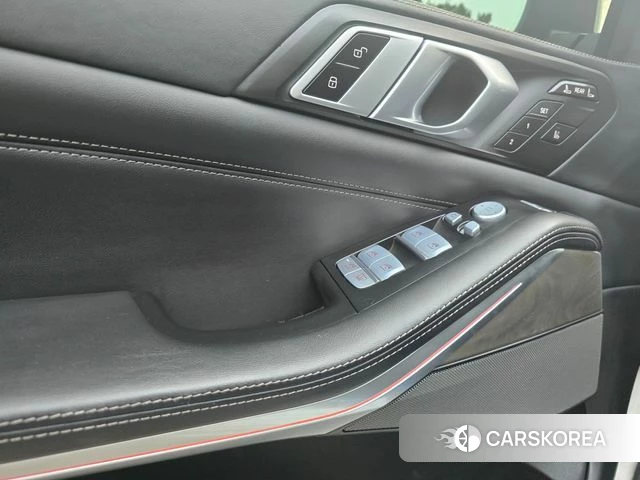 BMW X7 (G07) 2023 Белый из Кореи, фото 6