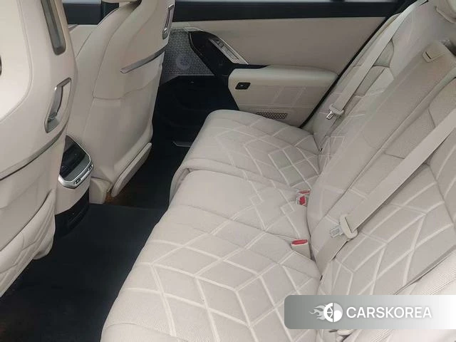 BMW i7 2025 Красный из Китая, фото 6