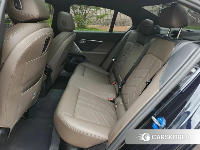 BMW 5 Series (G60) 2025 Черный из Кореи, фото 6