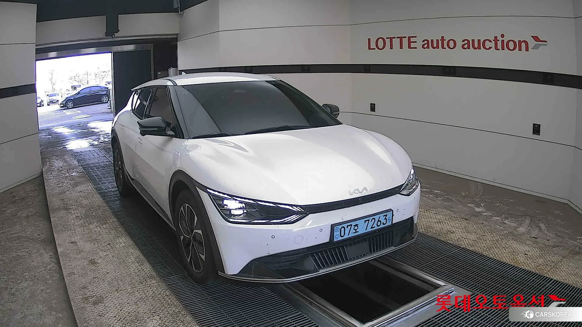 Kia EV6 2022 Snow White Pearl из Кореи, фото 6