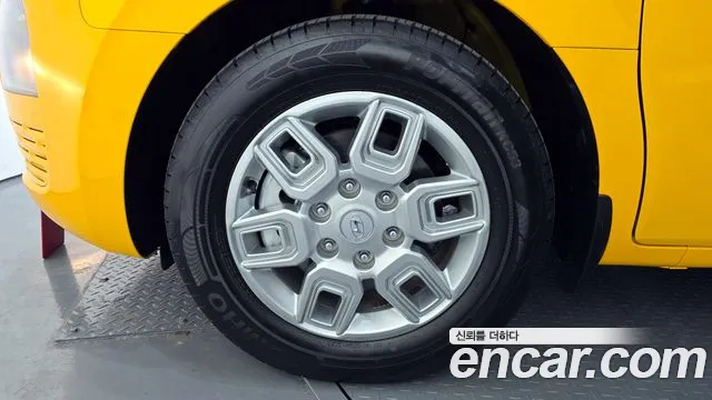 Hyundai Staria 2023 Желтый из Кореи, фото 6