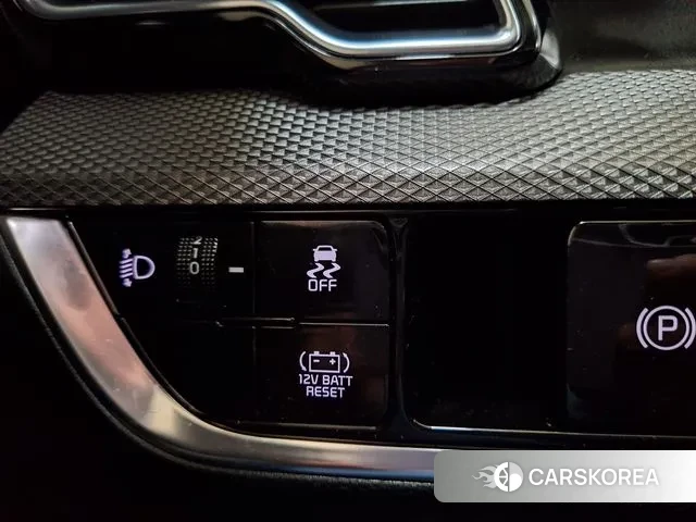 Kia Sportage 5th Generation Hybrid 2021 Белый из Кореи, фото 6