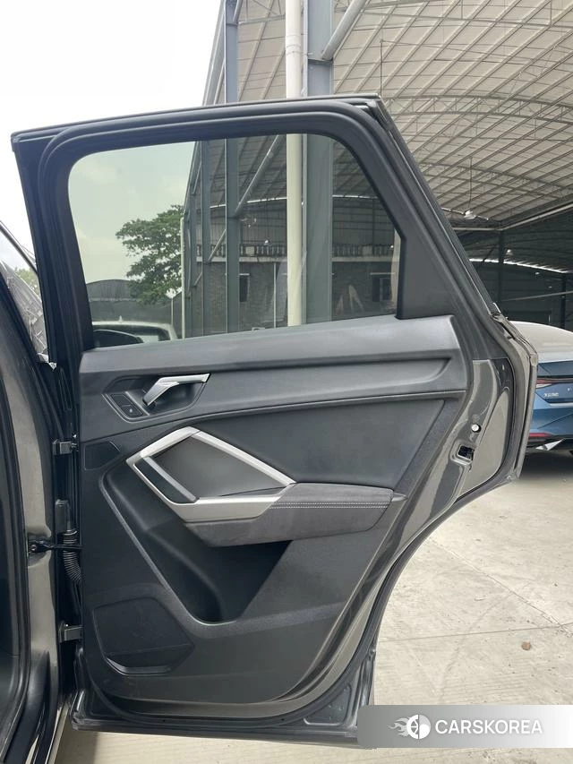 Audi Q3 2023 Темно-серый из Китая, фото 6