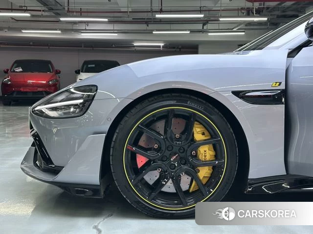 Xiaomi Car Xiaomi SU7 Ultra 2025 Серебристо-серый из Китая, фото 6