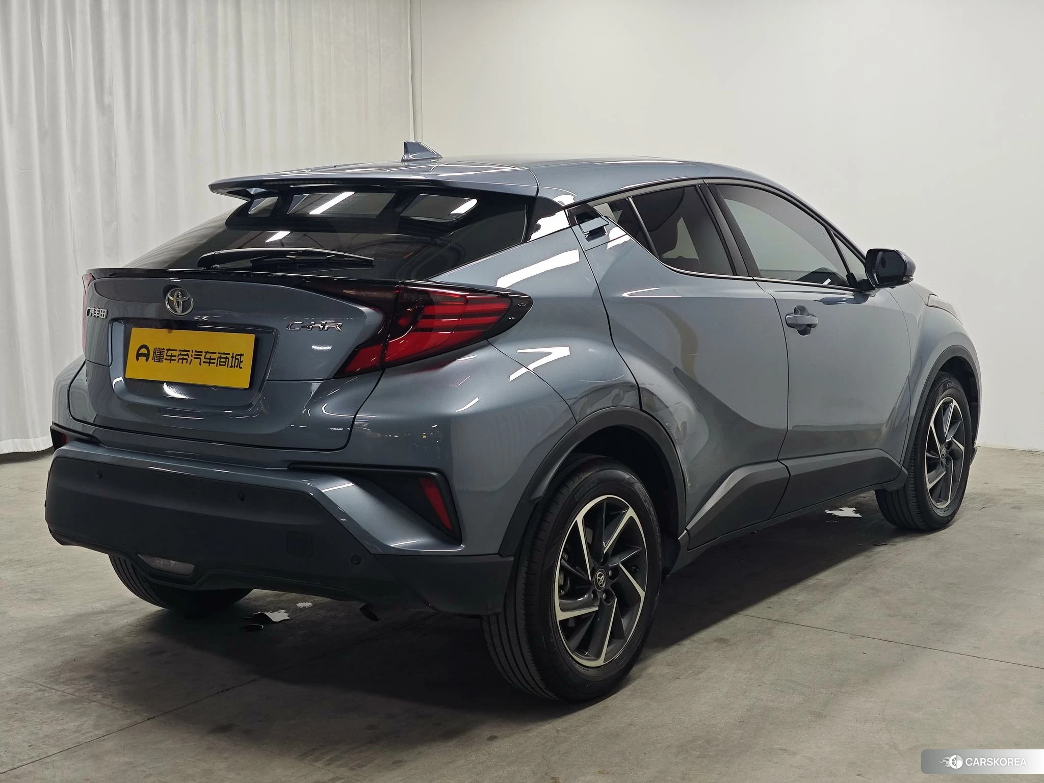 Toyota C-HR 2021 Темно-серый из Китая, фото 6
