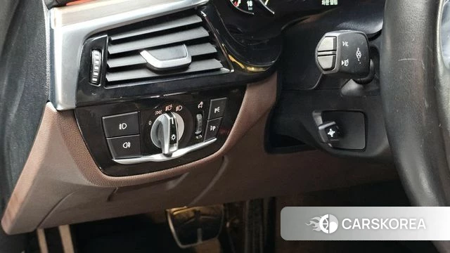 BMW 5 Series (G30) 2018 Черный из Кореи, фото 6
