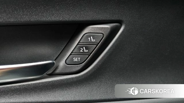 Toyota Prius 5th Generation 2024 Серебряный из Кореи, фото 6