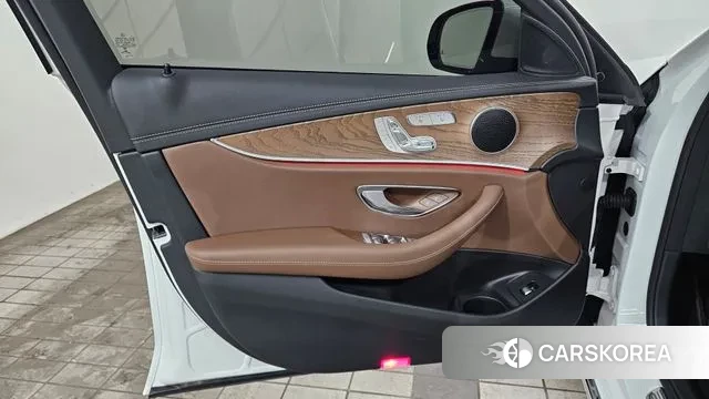 Mercedes-Benz E-Class W213 2022 Белый из Кореи, фото 6