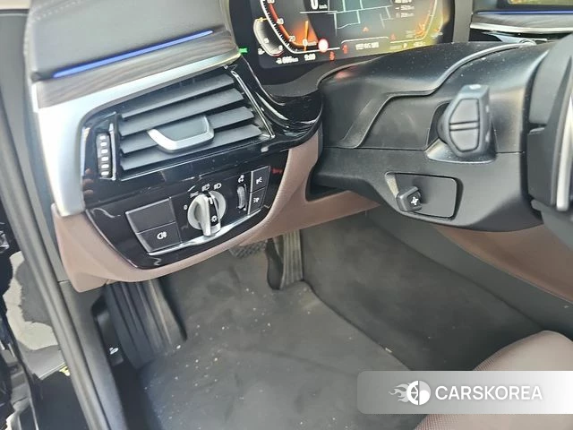BMW 5 Series (G30) 2023 Черный из Кореи, фото 6