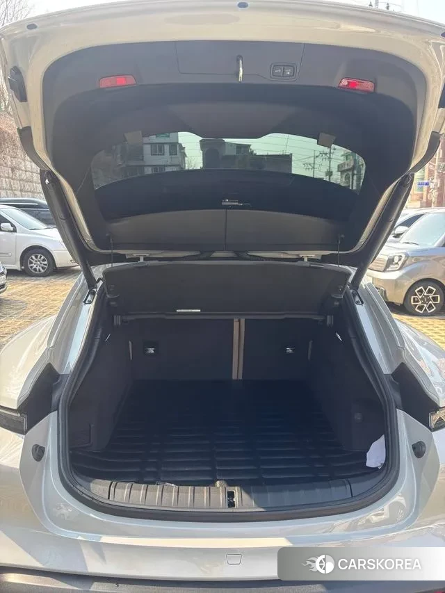 Porsche Taycan 2024 Серебристо-серый из Кореи, фото 6