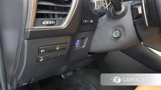 Lexus NX300h 2018 Серебристо-серый из Кореи, фото 6