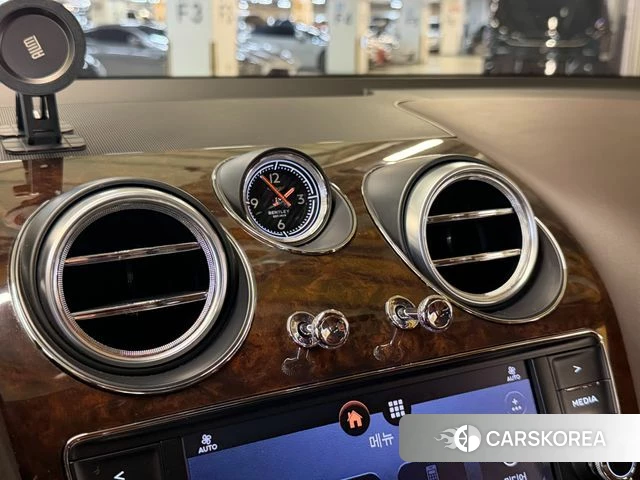 Bentley Bentayga 2018 Черный из Кореи, фото 6