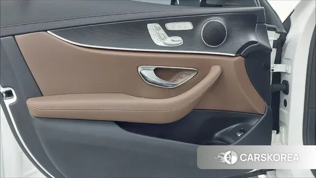 Mercedes-Benz E-Class W213 2023 Белый из Кореи, фото 6