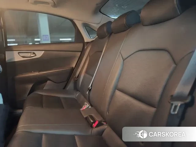 Kia The New K3 2nd generation 2021 Белый из Кореи, фото 6