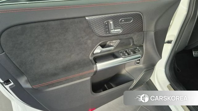 Mercedes-Benz GLA - Class H247 2025 Белый из Кореи, фото 6