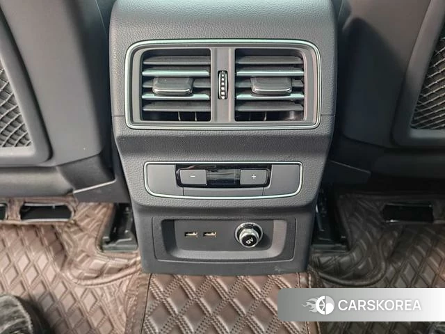 Audi Q5L 2024 Темно-серый из Китая, фото 6
