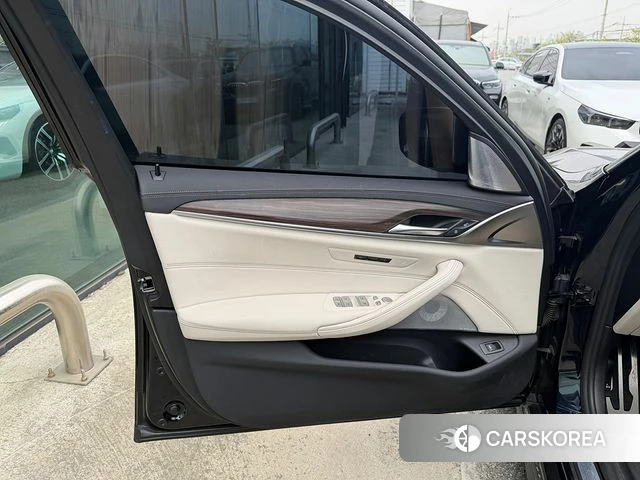 BMW 5 Series (G30) 2021 Черный из Кореи, фото 6