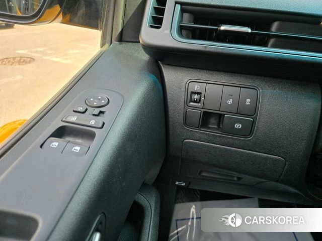 Hyundai Staria 2023 Желтый из Кореи, фото 6