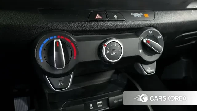 Kia Stonic 2018 Белый из Кореи, фото 6