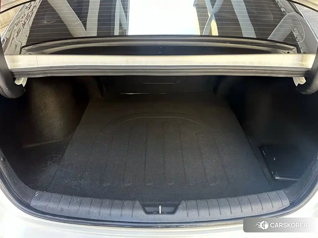 Kia K5 2024 Белый из Китая, фото 6