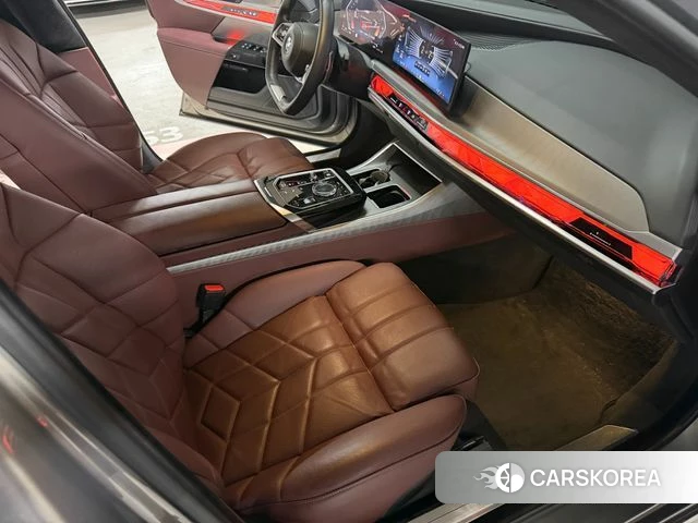 BMW 7 Series (G70) 2023 Серебристо-серый из Кореи, фото 6