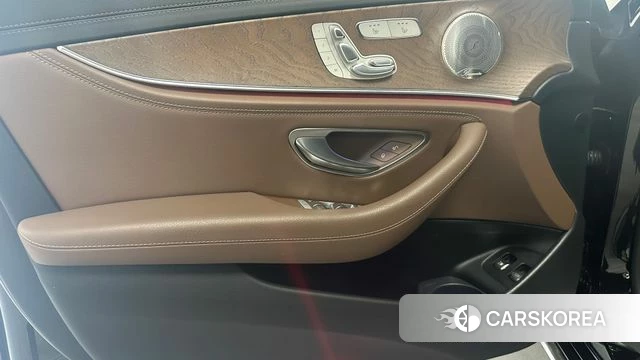 Mercedes-Benz E-Class W213 2023 Черный из Кореи, фото 6