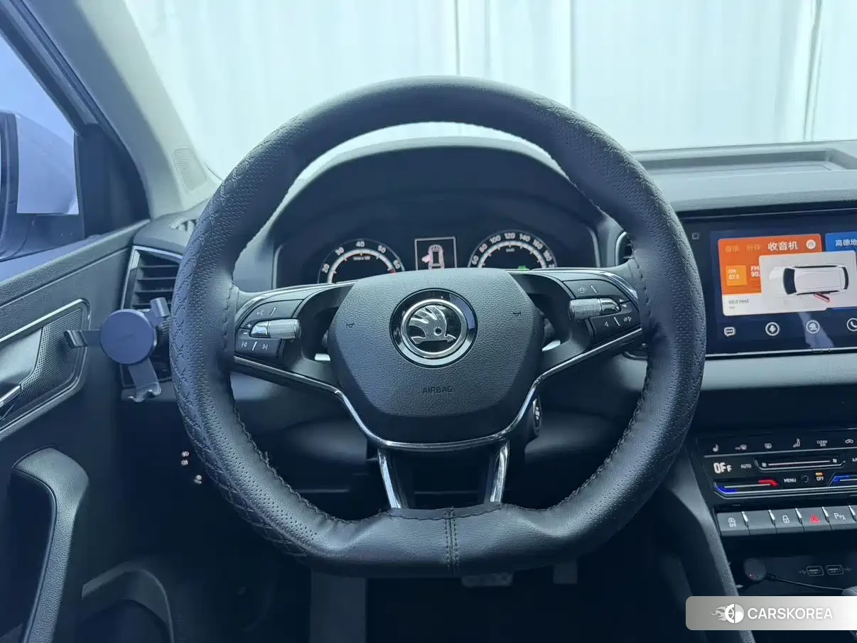 Skoda Karoq 2022 Белый из Китая, фото 6