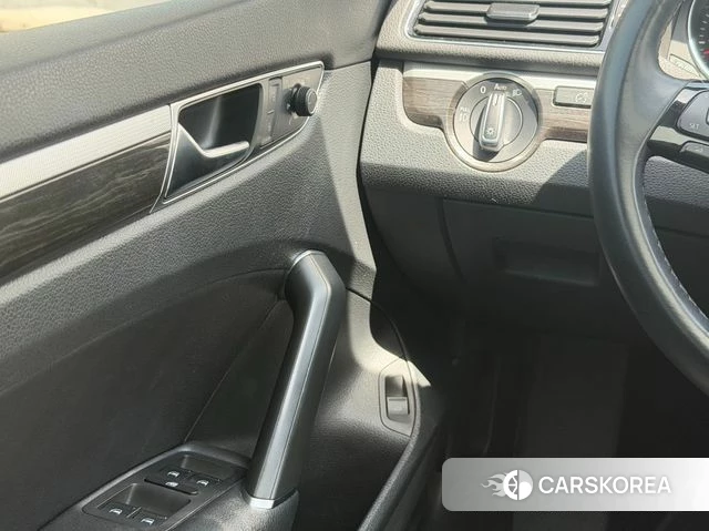 Volkswagen The New Passat 2018 Серебристо-серый из Кореи, фото 6