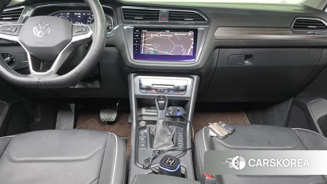 Volkswagen Tiguan Allspace 2023 Белый из Кореи, фото 6