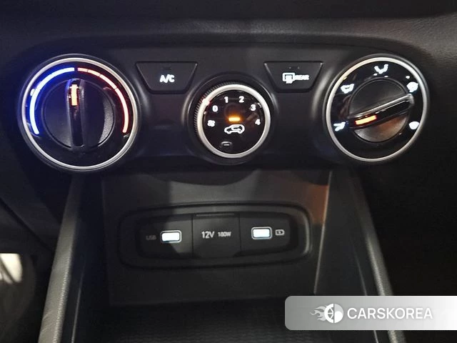 Hyundai Venue 2022 Серебристо-серый из Кореи, фото 6