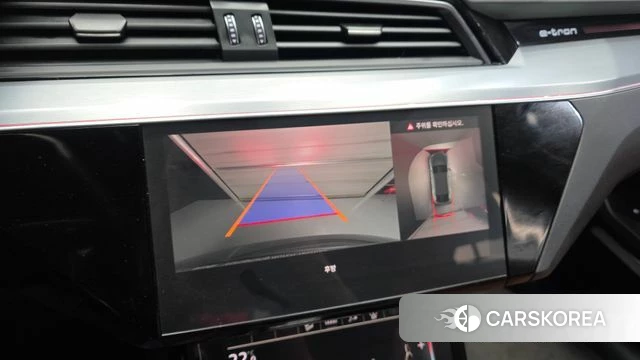 Audi e-Tron 2022 Серый из Кореи, фото 6