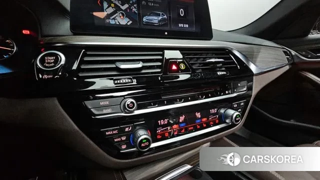 BMW 5 Series (G30) 2018 Белый из Кореи, фото 6