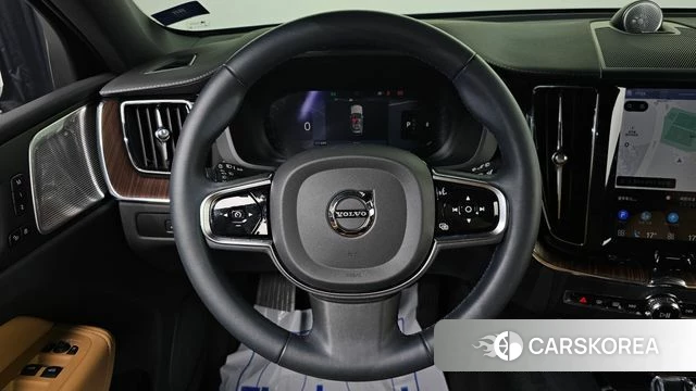 Volvo XC60 second Generation 2023 Белый из Кореи, фото 6