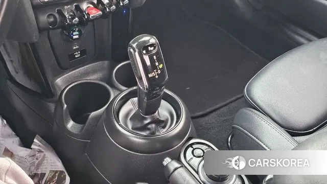 Mini Cooper Convertible 2022 Жемчужный цвет из Кореи, фото 6